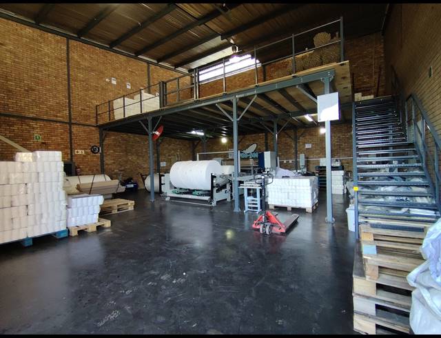 240M² WAREHOUSE TO LET IN DRIEHOEK